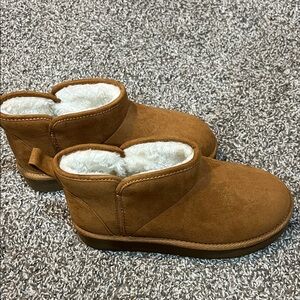 Old Navy Tan Kids Slippers